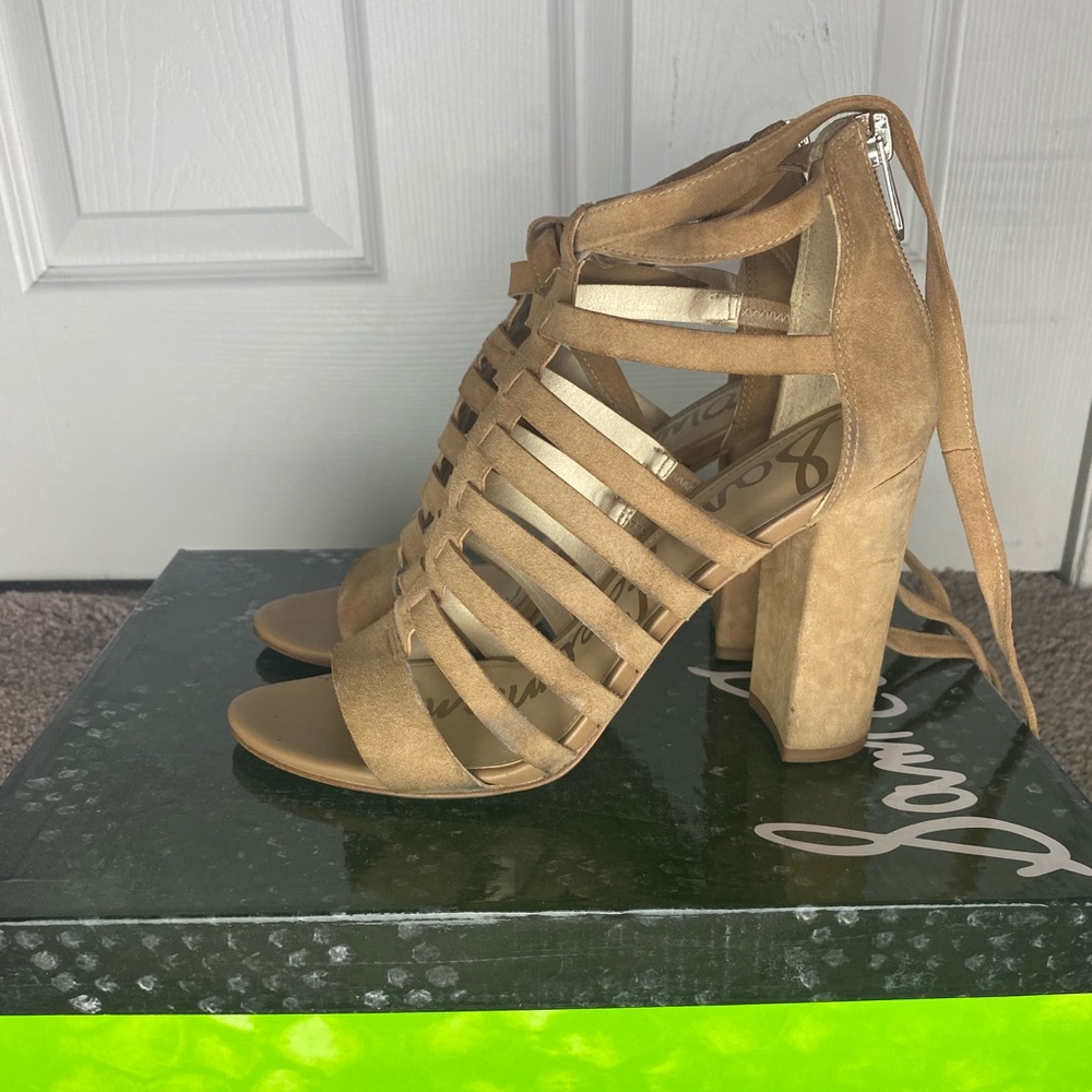 Lace up heel